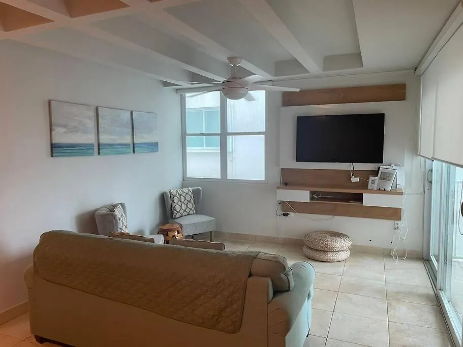 Beach Front 2 Bedroom 1 Bathroom Apt. سان خوان شقة