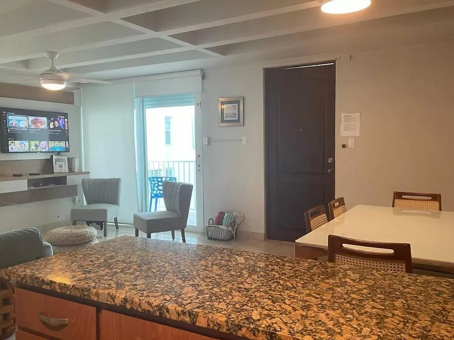 Beach Front 2 Bedroom 1 Bathroom Apt. Сан-Хуан 0*,  Пуэрто-Рико